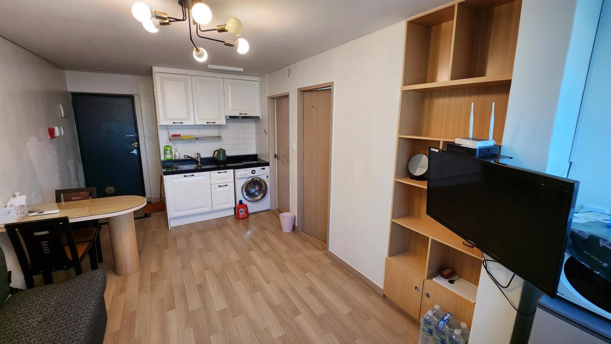 Tower Apartment *